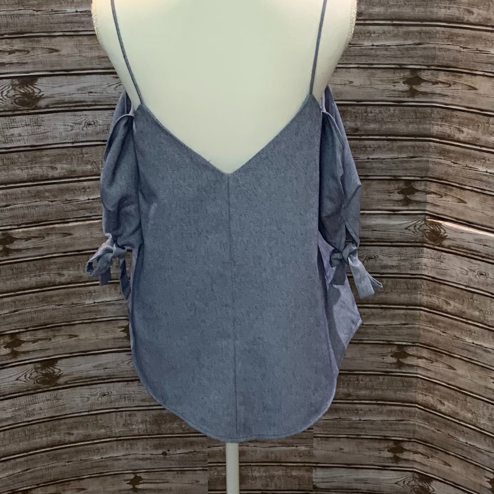 SILENCE + NOISE Denim Off the Shoulder Top NWT - Picture 6 of 7